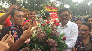 Berita Informasi - Djarot : Karangan Bunga Masih Bernilai ,Kenapa Di Bakar?