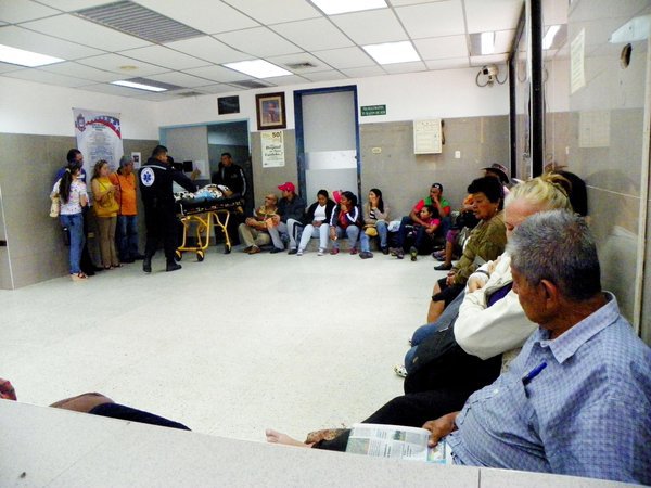 Un recluso fue apuñalado en calabozos de Politáchira.