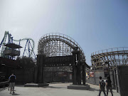 This is the new Droptower, I guess the biggest in the world, It was closed. (six flags apocalypse )
