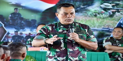 Kasum TNI : Satgas Pamtas Bangun Komunikasi Yang Baik Dengan Masyarakat