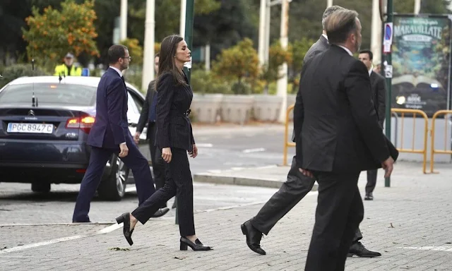 Queen Letizia wore a navy blue Jesene belted pinstripe blazer by Hugo Boss. Hugo Boss navy pinstripe trousers