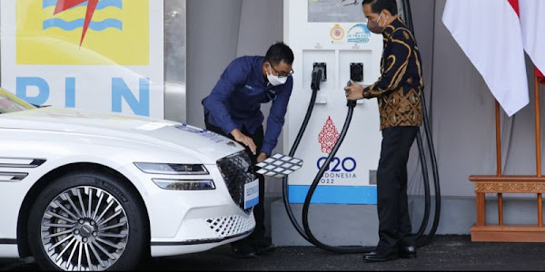 Western and Indonesian Perspectives on Addressing the Controversy of Electric Vehicle Battery SWAP Technology