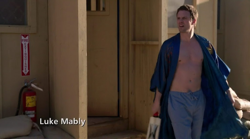 Luke Mably Shirtless in Combat Hospital s1e02