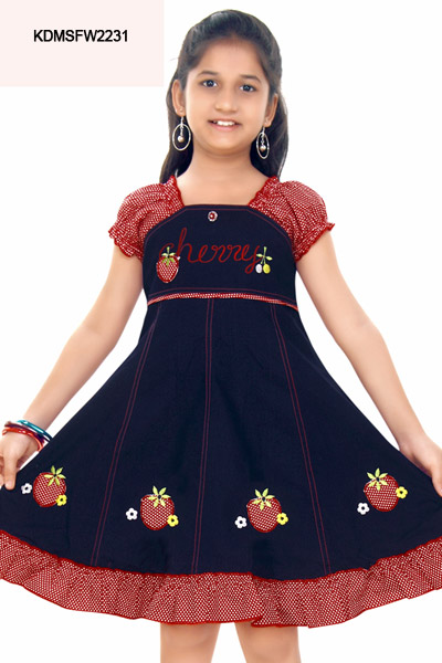 Trendy Fashion Clothing Kids on Female Fashion In Pakistan Fashion Shows  Pakistan  Kids Lehenga Choli