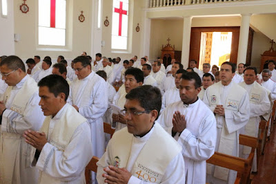 Resultado de imagen de sACERDOTES HACIENDO eJERCICIOS eSPIRITUALES