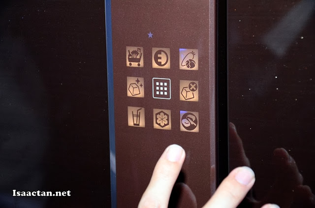 Easy to access controls at the front of the refrigerator