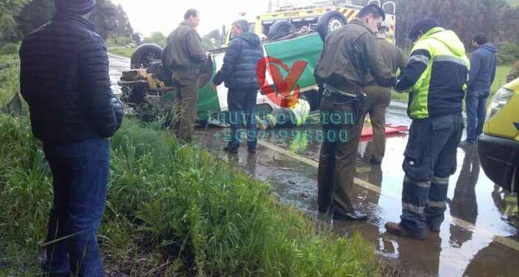 Dos carabineros lesionados en accidente en ruta a Carahue en la Araucanía