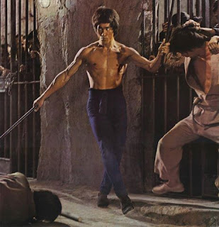 Conheça um pouco sobre a história de Bruce Lee.
