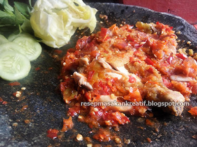 Resep Ayam Geprek Crispy Sensasi Sambal Bawang - Aneka 