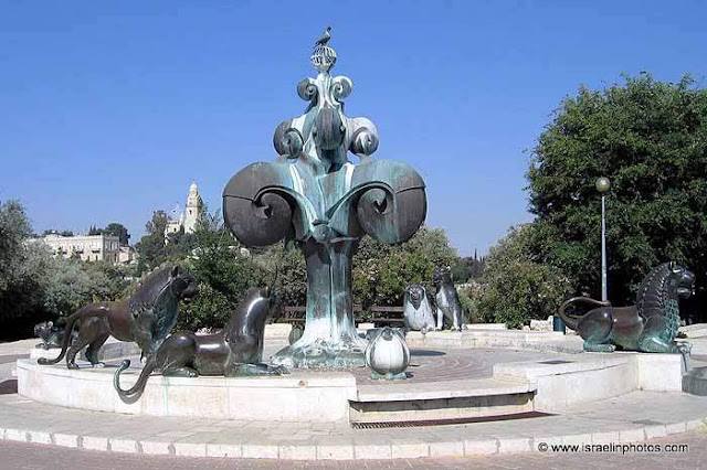 Bronze lions' sculptures in Bloomfield Garden, Jerusalem