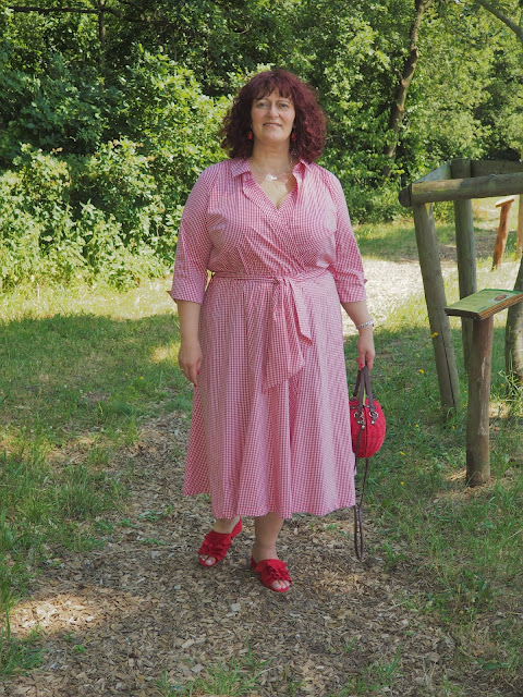 Vichykaro Sommerkleid von Manon Baptiste auf Ü50 Mode Blog