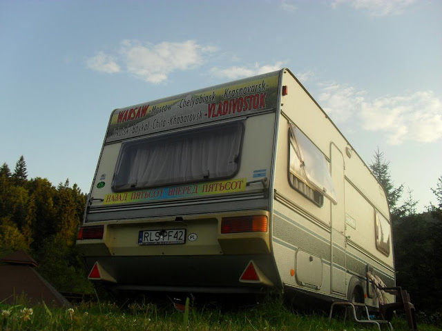 Nasz nocleg - przyczepa kempingowa na polu namiotowym w Cisnej