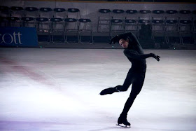 Johnny Weir. Photo © Machiko Oka @ Official Johnny Weir Blog.