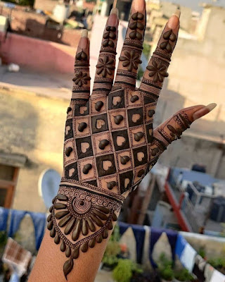 Straightforward Mehndi with Jaal and Extravagant Themes