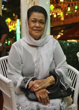 Seniwati Latifah Omar Meninggal Dunia.Al-Fatihah