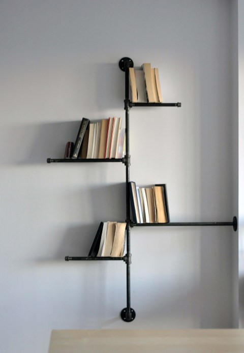 Catalogue of Inspiration: DIY: Bookshelf made of pipe