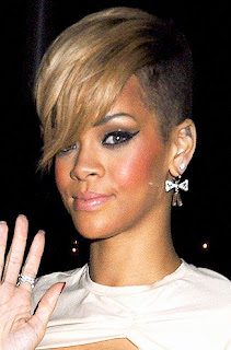  Rihanna Short Blonde Hair 