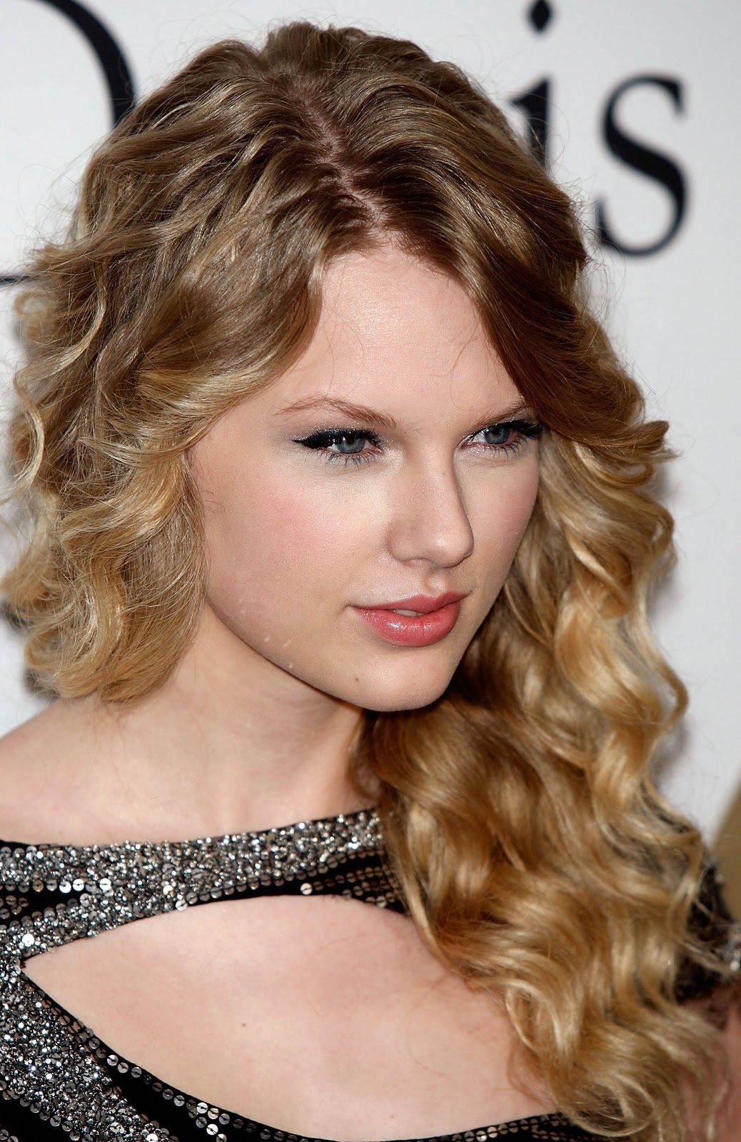 The teach Zone: Taylor Swift Hairstyle "Love Story" Updo 