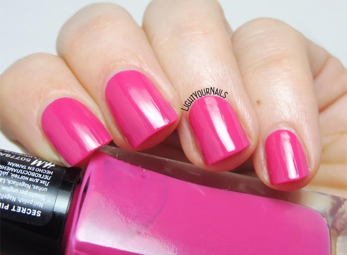 Smalto rosa acceso H&M Secret Pink creme nail polish #nails #lightyournails #hm #hmbeauty