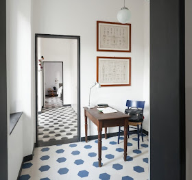 {Interiors} Hexagonal floor tiles for an Italian apartment by Groopo