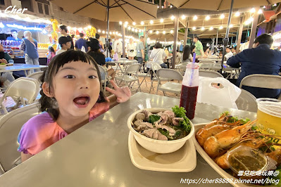 連小孩都直呼「泰」好玩！河濱碼頭夜市不只是夜市 根本是小型迪