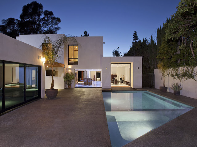 Photo of an amazing modern home in Beverly Hills with the pool in the backyard