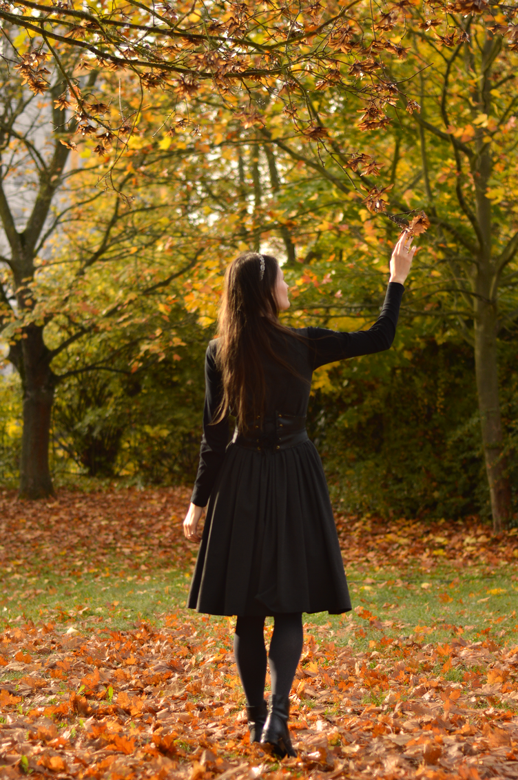 Goths in ungothly places, autumn edition, handmade black outfit,   Georgiana Quaint, český blog