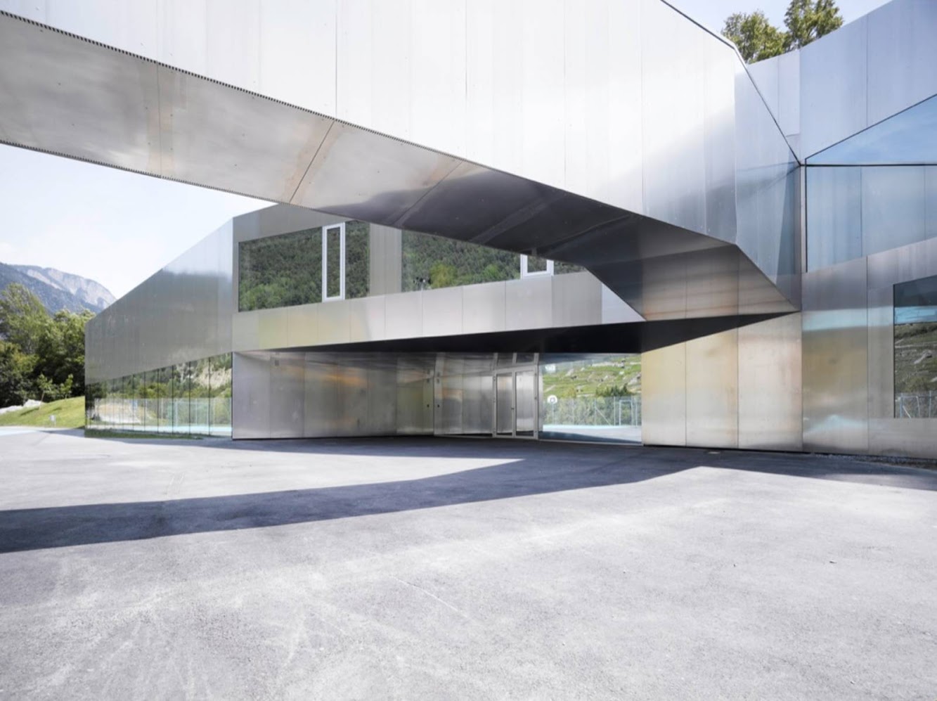 Bovernier, Svizzera: Bovernier School Extension by Bonnard Woeffray Architectes