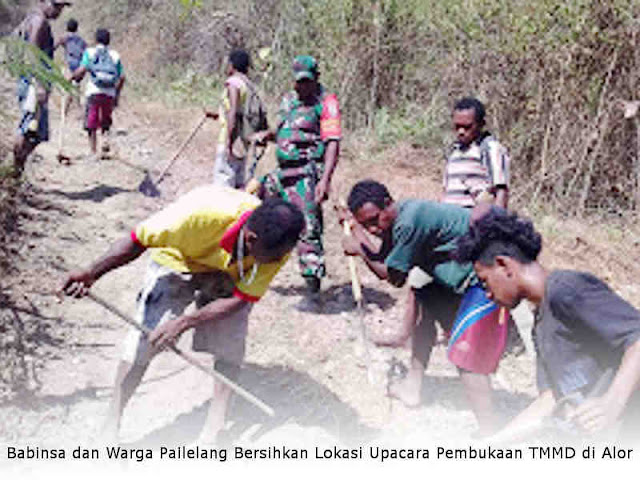 Babinsa dan Warga Pailelang Gotong Royong Bersihkan Lokasi Upacara Pembukaan TMMD di Alor