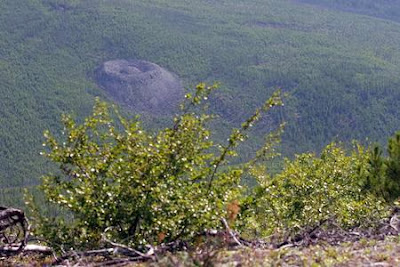 Kawah Misterius Bentukan Alien di Tengah Hutan Rusia