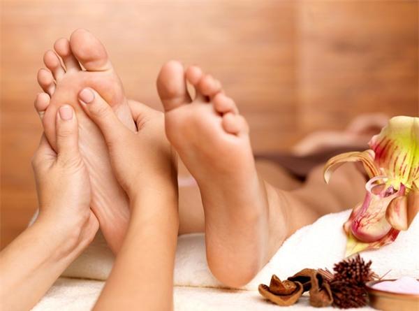 Dạy nghề spa cao cấp - massage huyệt bàn chân chất lượng
