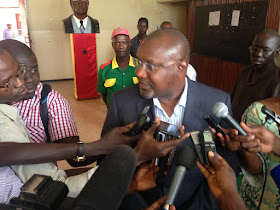 Resultado de imagem para O ministro da Saúde Pública da Guiné-Bissau, Carlitos Barai