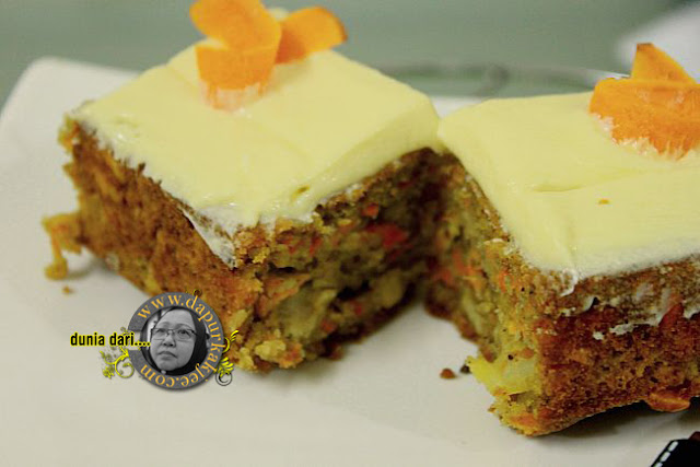 FauziahSamad.com: CARROT OAT CAKE WITH CHEESE TOPPING