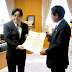 Surat penghargaan dari Menteri MEXT untuk Mr Akimoto. "KFC" mendukung belajar di luar negeri.