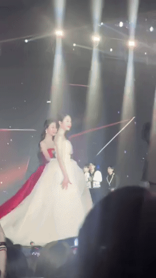Knetz adore IVE Wonyoung and Jang Daah's cute moment at the AAA 2024.  