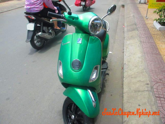 Sơn xe Vespa LX màu xanh Z1000