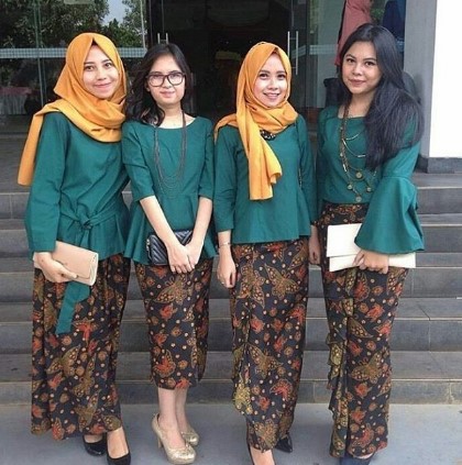 15 Contoh  Model Rok Batik Panjang Kombinasi Modern 2019