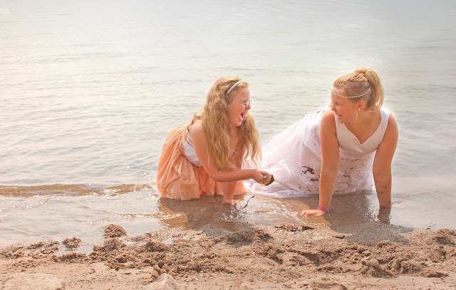 Trash the dress at Jack Darling Park. Sisters photography.  By Holly Cawfield