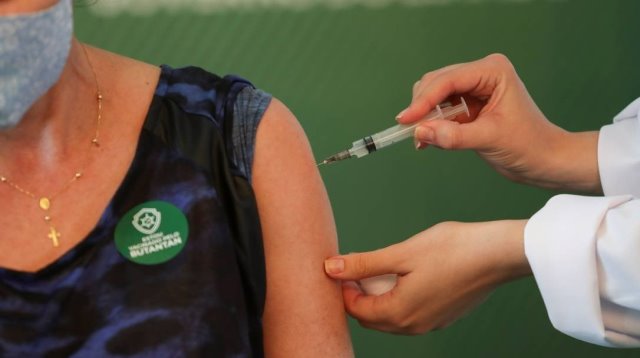 Com 860 doses, população de Itapetinga frustra em meio à desconfiança de uso politico da vacina