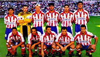 CLUB ATLÉTICO DE MADRID - Madrid, España - Temporada 1996-97 - Toni, Molina, Bejbl, Caminero, Geli, Kiko; Simeone, Esnáider, Santi, Pantic y Solozábal - El ATLÉTICO DE MADRID se clasificó 5º en la Liga 1996-97, con Radomir Antic de entrenador