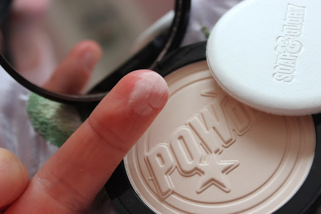 Review Phấn Phủ Soap and Glory One Heck of a Blot Powder, Soap and Glory One Heck of a Blot Powder, phấn phủ, Soap and Glory One Heck of a Blot Powder review, phấn phủ Soap and Glory One Heck of a Blot Powder dùng tốt không