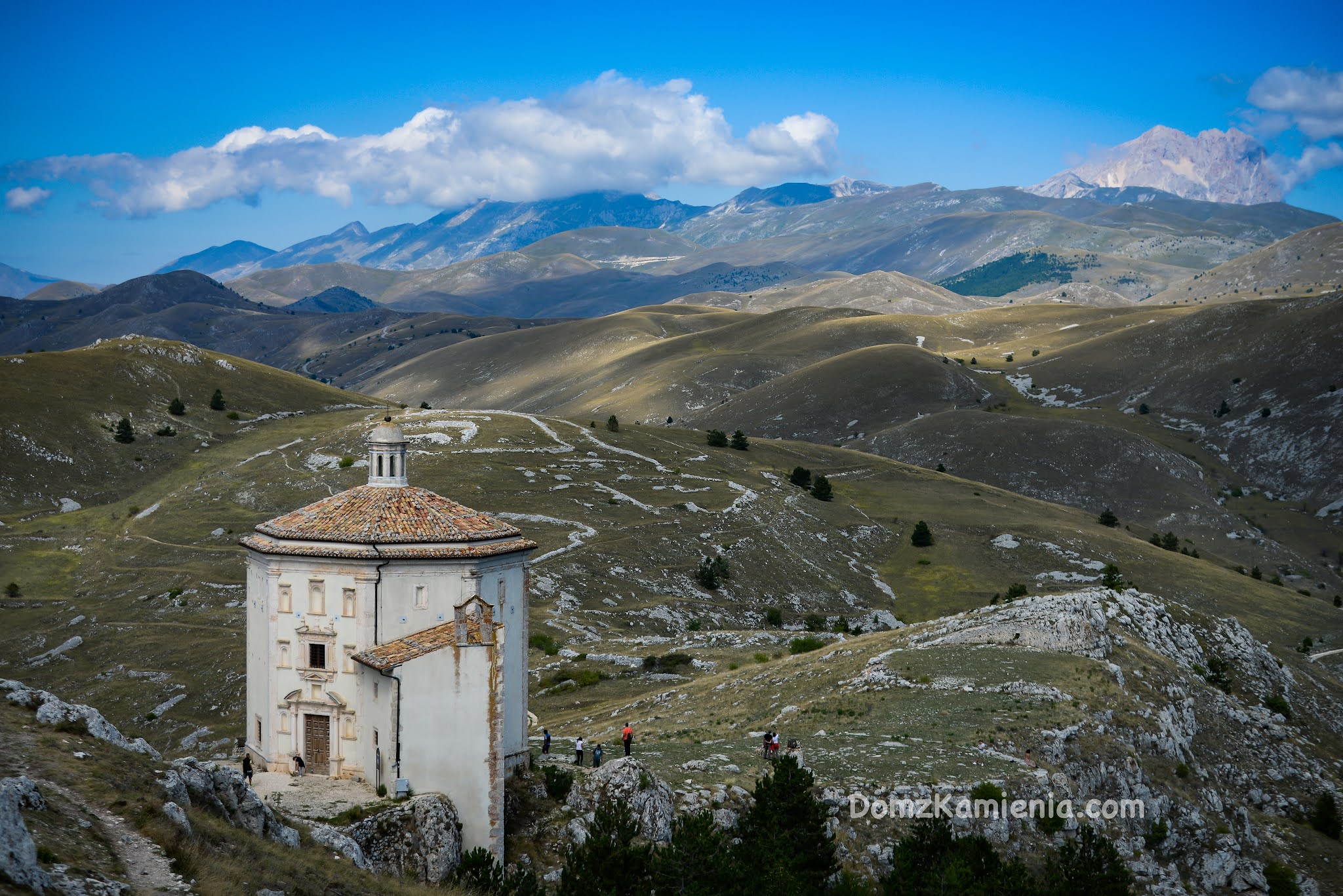 Abruzzo - Rocca Calascio Dom z Kamienia blog