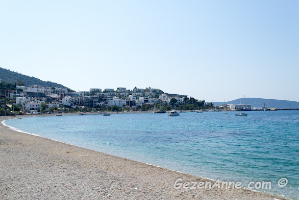 Bodrum halk plajının sakin bahar hali