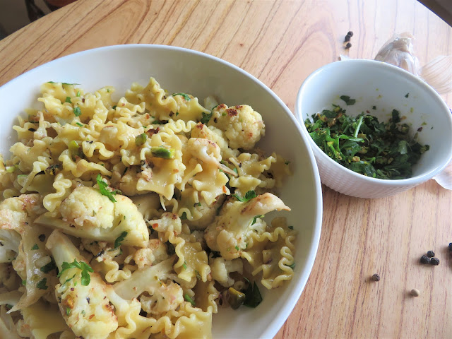 Pasta with Seared Cauliflower & Garlic