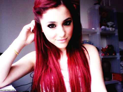 Where does ariana grande get her red velvet cupcake hair dye from