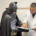 Geek: Patch Adams brasileiro leva super heróis e cosplay aos hospitais para ensinar gratuitamente inglês aos pacientes