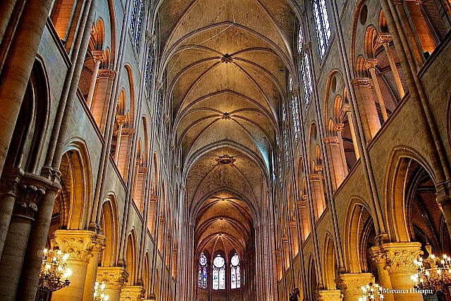 Art Now and Then: Inside Notre Dame de Paris