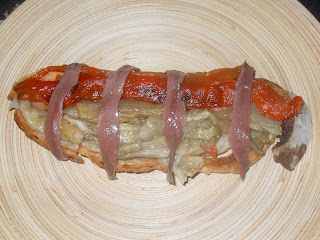 Tosta de escalibada y anchoas de L'Escala.