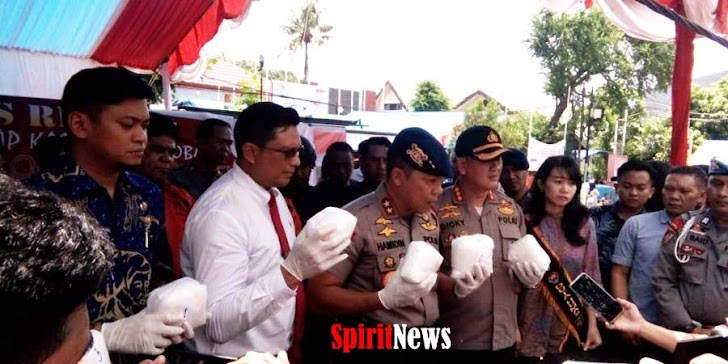 Kapolda Irjen Pol Drs Hamidin Dan Tim Khusus Narkoba Perlihatkan Temuan Barang Bukti Sabu Seberat 7 Kg