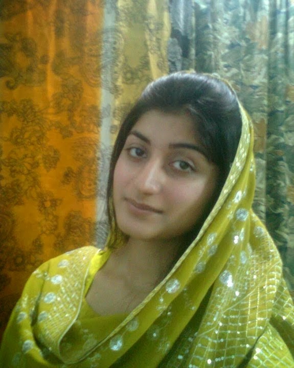 Desi Lahore Beautiful Girls Enjoying Photos Free Download